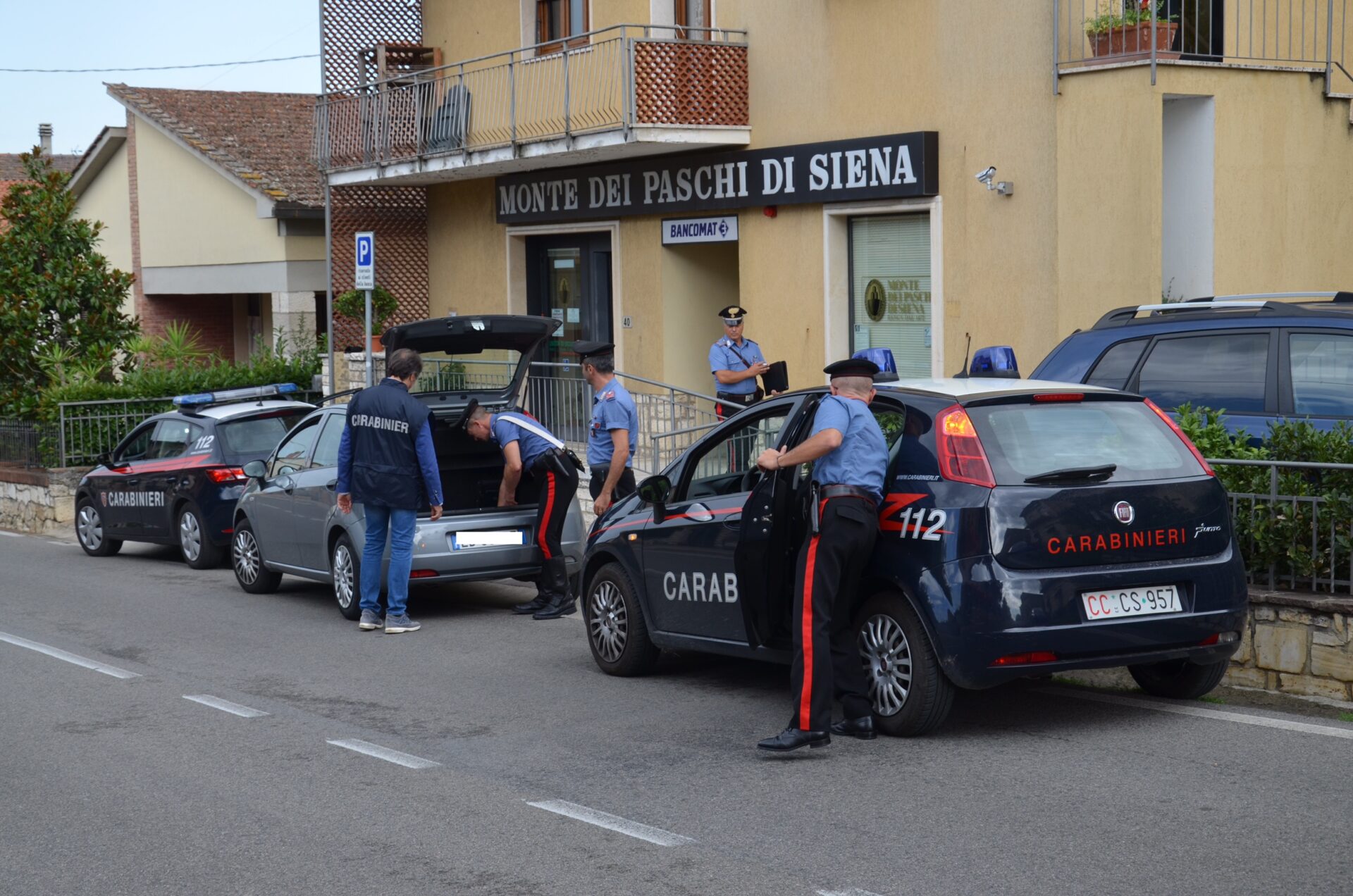 In manette. Rapina in banca, arrestati dai Carabinieri dopo mesi d’indagini