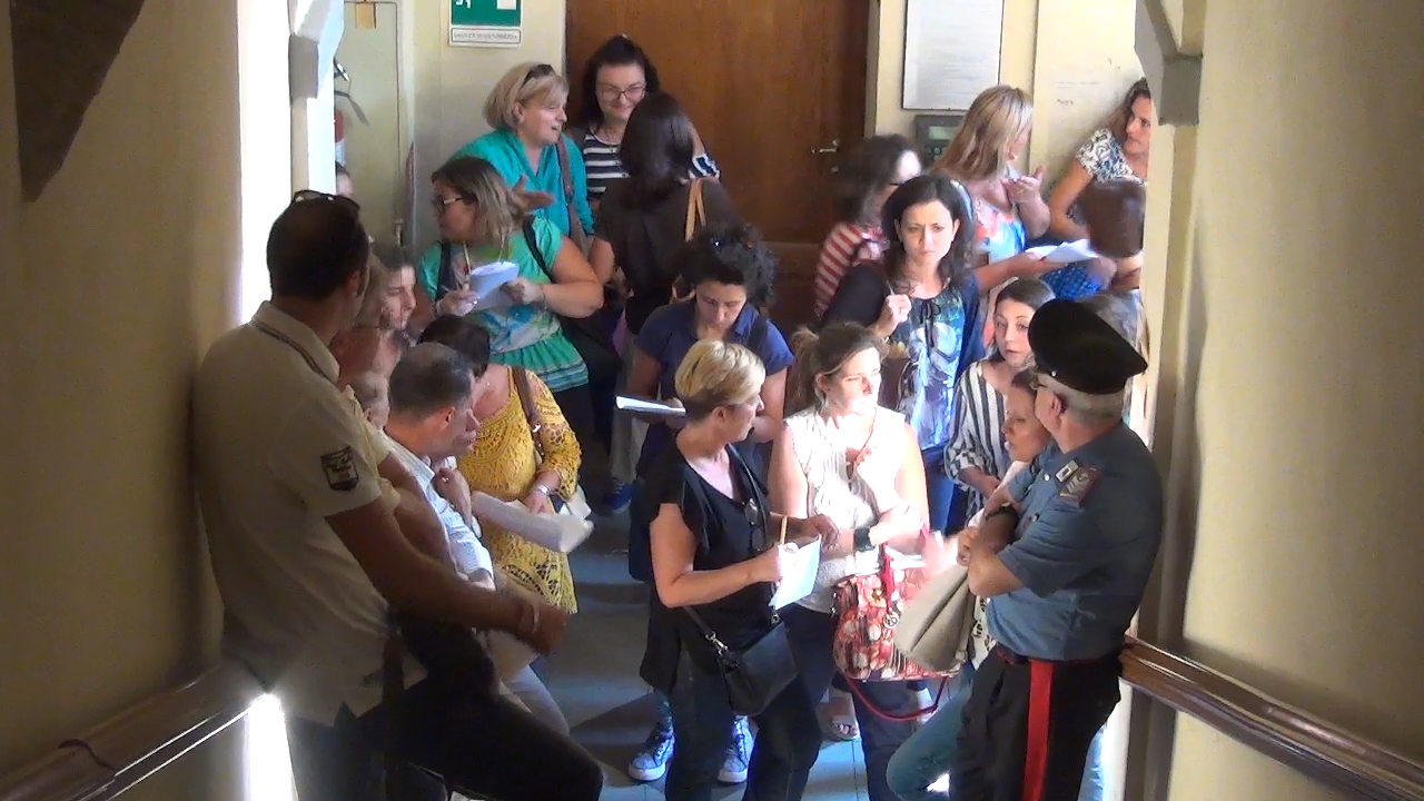 La cattiva scuola. Presunti brogli nelle graduatorie, insegnanti in rivolta a Siena