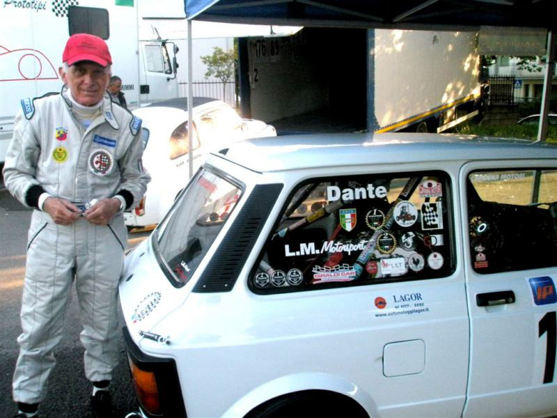 Velocità in salita su auto storiche, il sinalunghese Capanna difende il titolo italiano a 77 anni