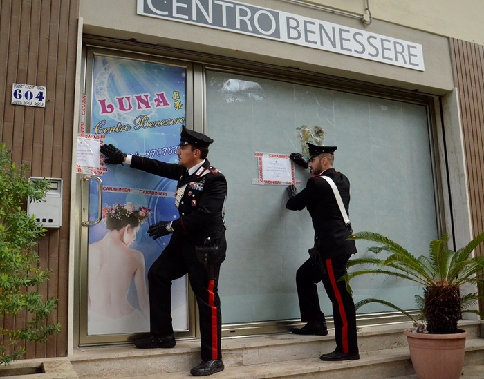 Centro massaggi hot. Sequestri dei Carabinieri, denunciati i titolari cinesi