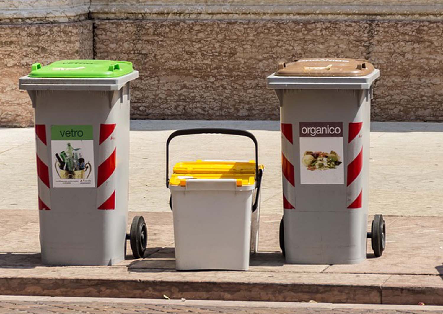 Porta a porta chiusa. Rifiuti, Grosseto torna ai cassonetti. «Tessera magnetica e educazione ambientale». No ambientalista