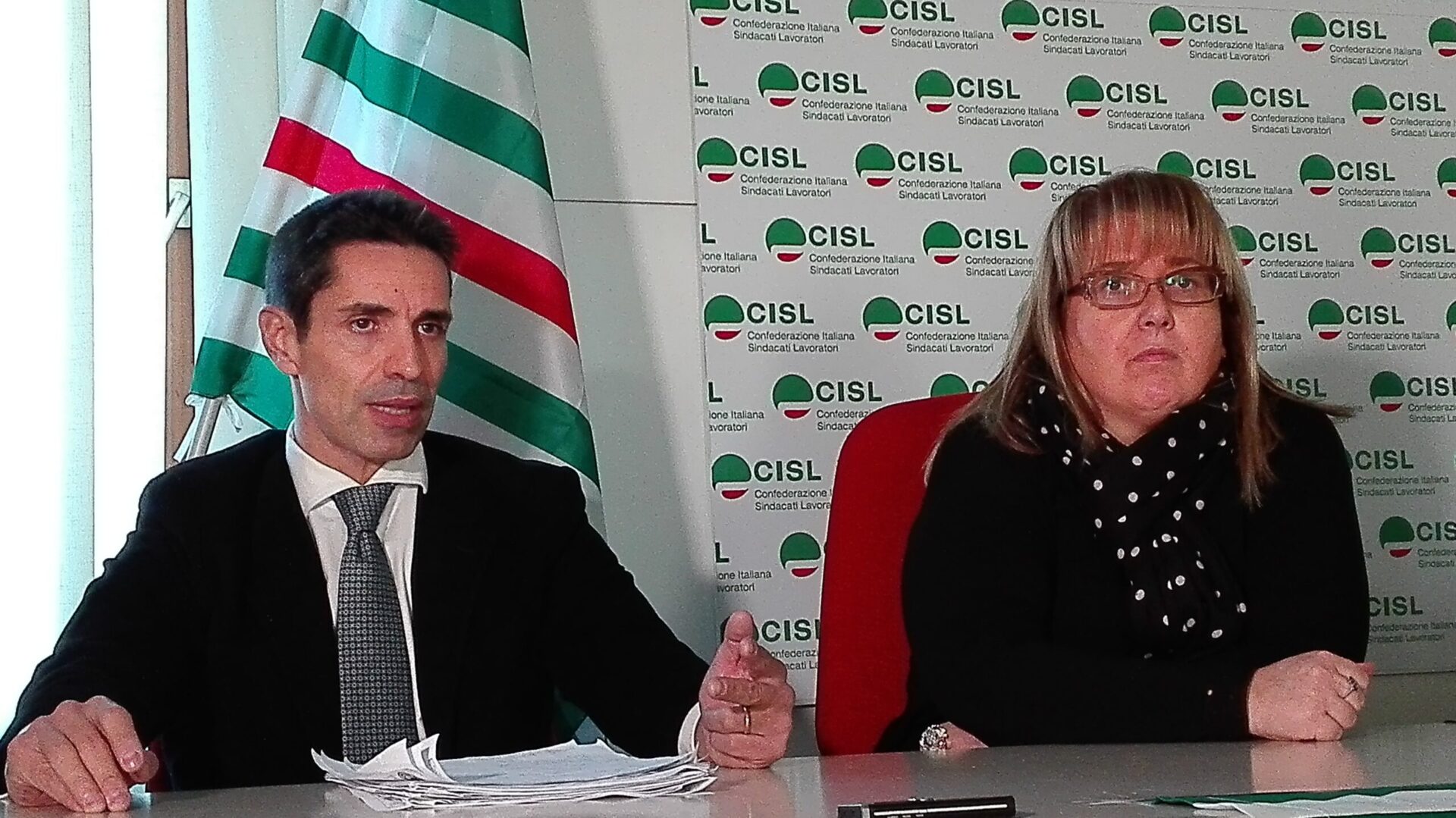 A difesa dei dipendenti. Banca Etruria, interviene la Cisl: «I responsabili non sono dentro le filiali»