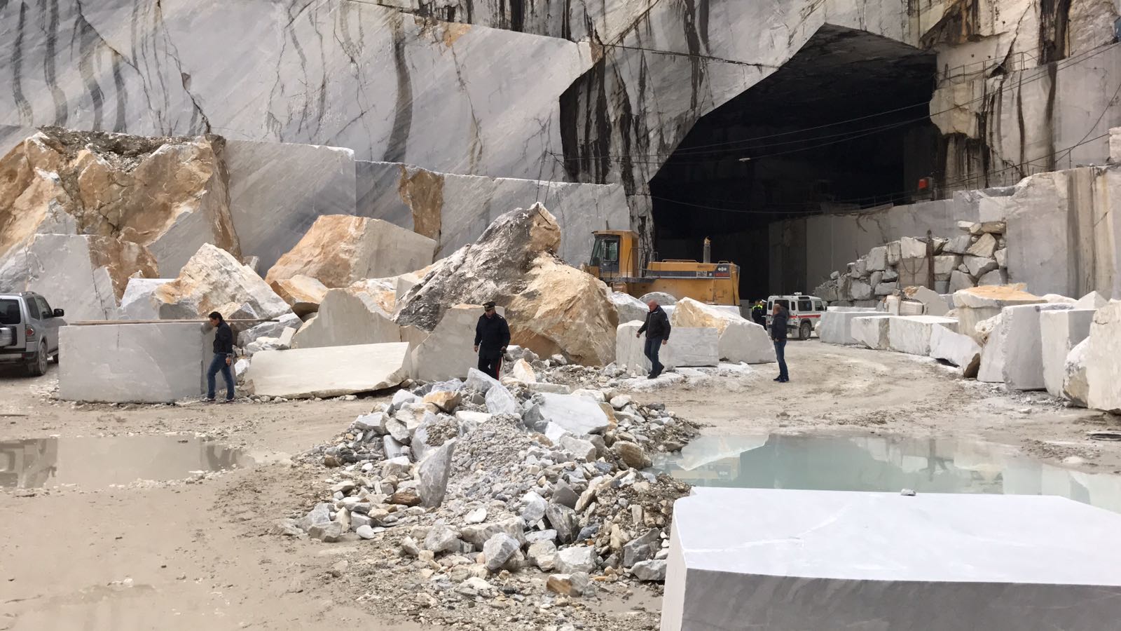Tragedia in cava. A Carrara operaio muore sotto lastra di marmo. E’ la quarta vittima dell’anno