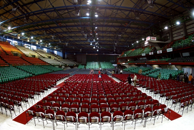 Nel nome di Madiba. Palasport di Firenze rinuncia allo sponsor e continua ad essere Nelson Mandela Forum