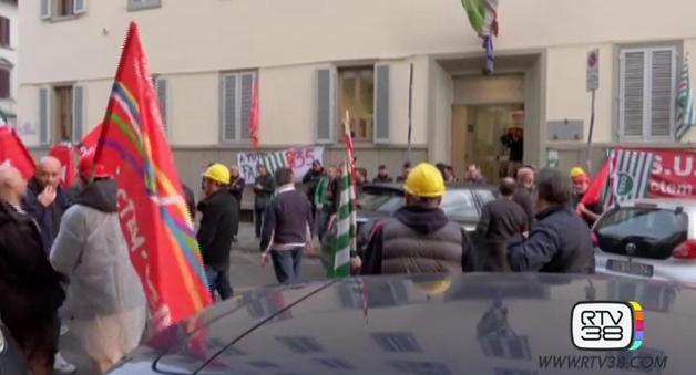 Lavoro a rischio. Operai Sims in presidio davanti alla sede della Regione