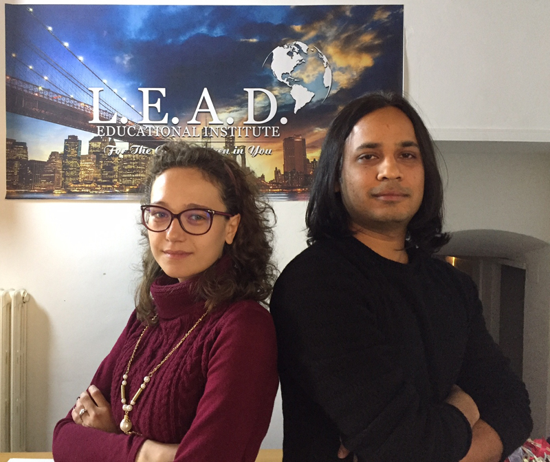 Back-to-LEAD. La scelta di vita di Sara e Abhisek, dall’India a Siena per insegnare l’inglese