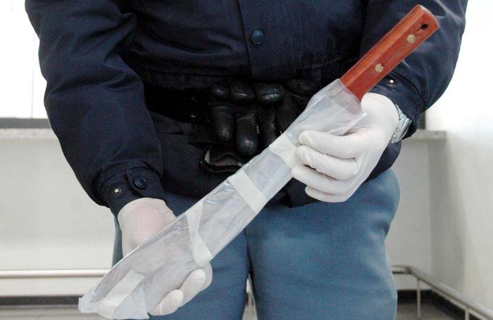 Spaccio armato. Sei arresti a Pistoia, vendevano droga armati di machete