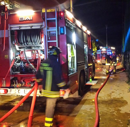 Paura a Prato. Incendio vicino Piazza Mercatale, ferite due sorelle