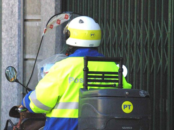Allarme tagli. Recapito posta a giorni alterni, i sindacati: «A rischio 50 posti di lavoro in Toscana»