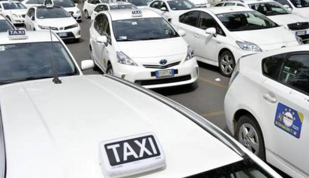 La proposta. Taxi driver in sicurezza con l’installazione di un divisorio fra tassista e cliente
