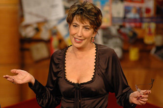 Comicità irriverente e riflessioni semiserie, Serena Dandini chiude la stagione del Teatro del Popolo