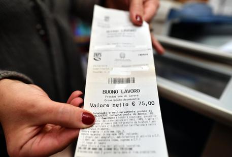 Per i lavoratori toscani in arrivo voucher fino a 700 euro. Da Confcommercio 660 mila euro