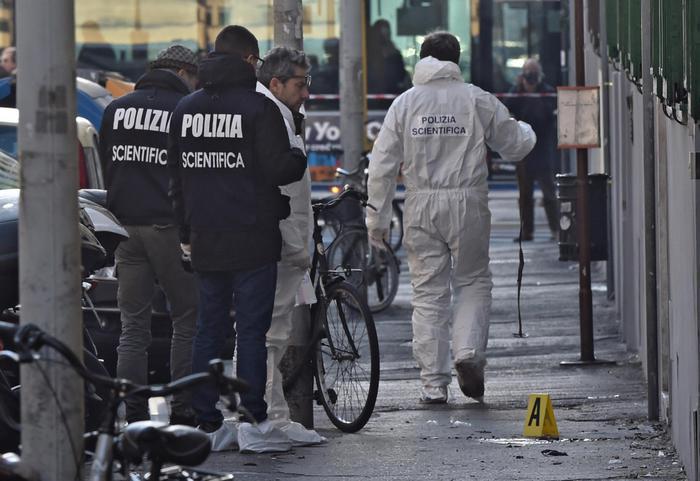 Il riconoscimento. Bomba a Capodanno a Firenze, medaglia d’oro e promozione per agente ferito