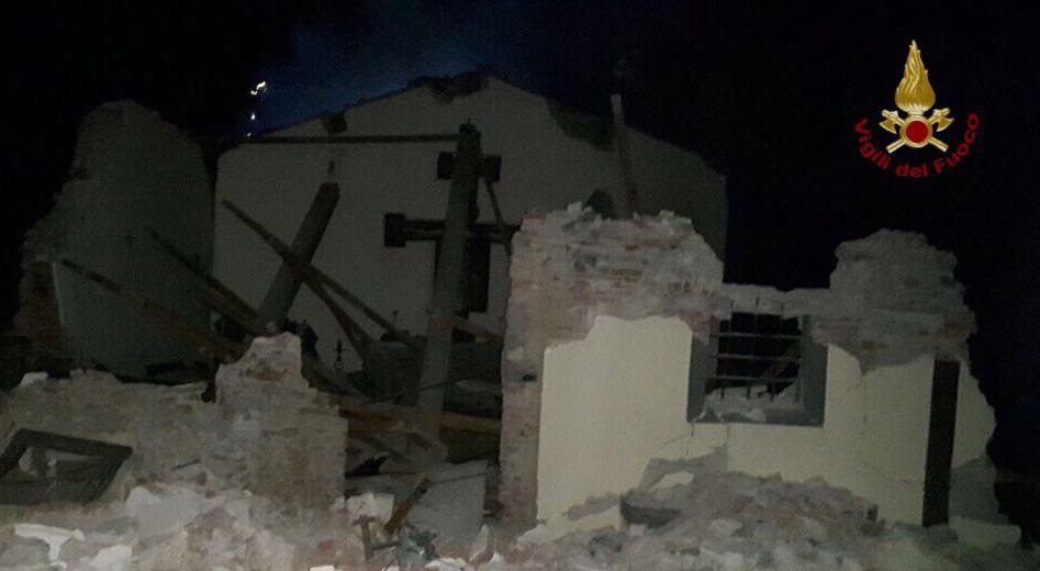 Fuga di gas. Chiesa distrutta per esplosione, un ferito lieve nel pisano