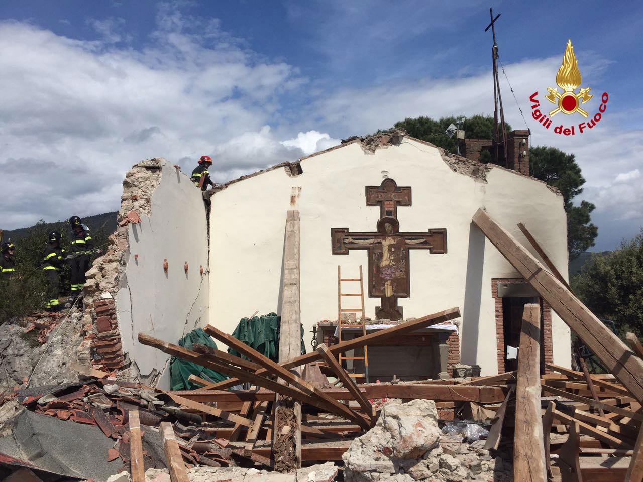 Sos opere d’arte. Il sopralluogo dei pompieri nella Chiesa distrutta dall’esplosione