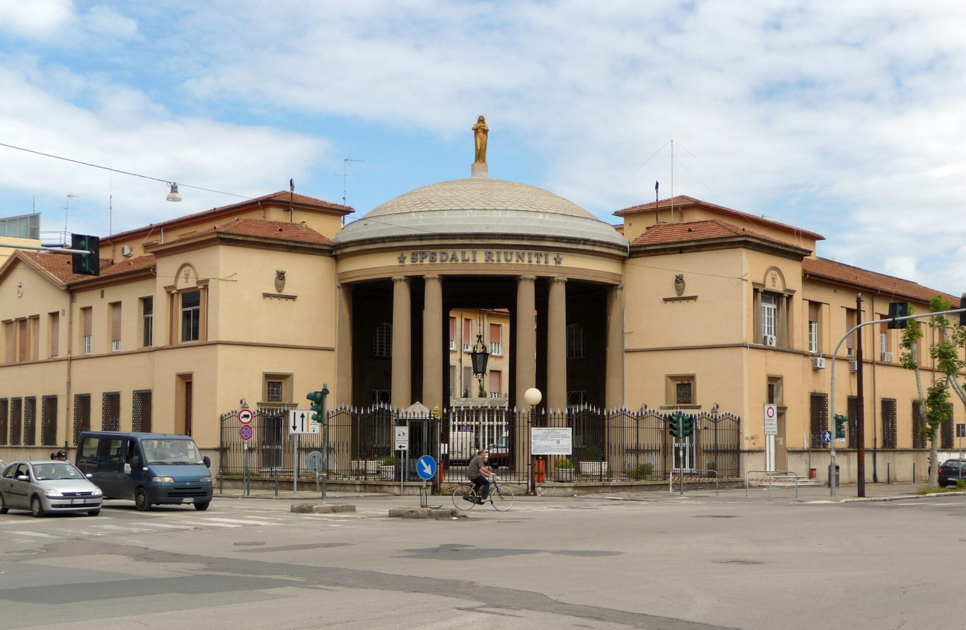Impasse ospedale. Livorno, l’allarme dei sindacati: «Liste d’attesa lunghe e Case della Salute inesistenti»