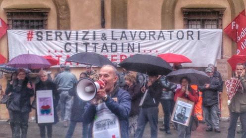 Il presidio. Altri tagli alle Province, i lavoratori protestano. «Si va verso il crac finanziario»