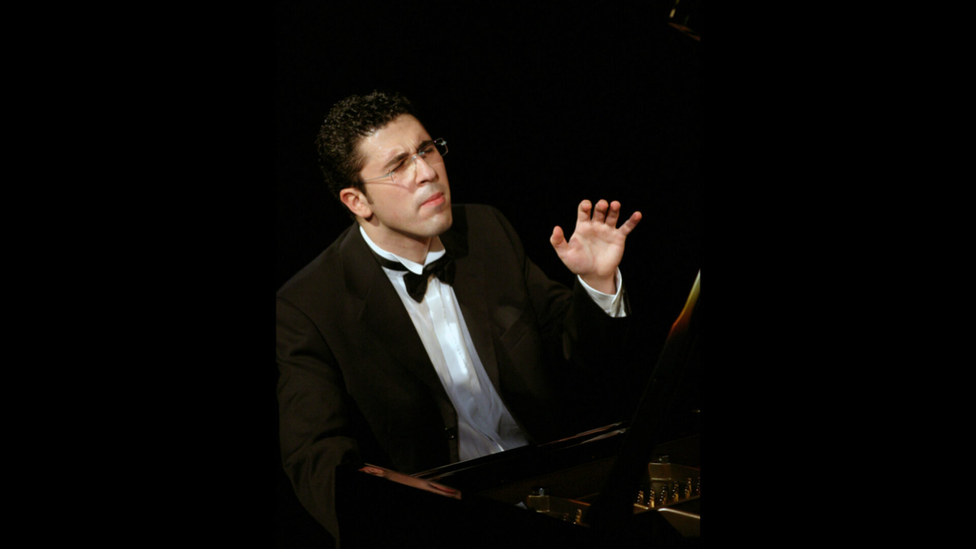 Il concerto. Firenze, il pianista Giuseppe Andaloro suona in Santa Croce