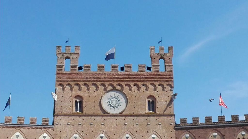 La novità. Altoparlanti in piazza per il Palio di Siena. Tra curiosità e perplessità