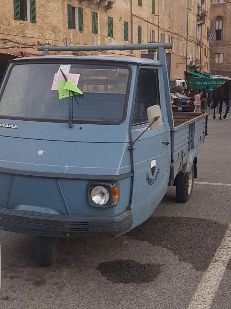 Automulta. A Siena la Polizia Municipale sanziona i mezzi del Comune in divieto di sosta