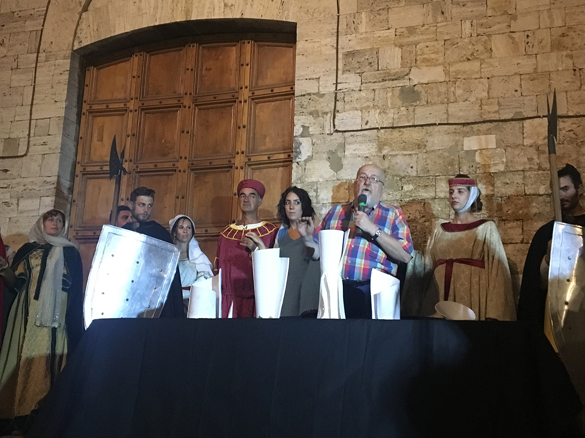 Applausi per le Brocche ‘originali’ di Andrea Fagioli dedicate ai 60 anni della Comunità Europea