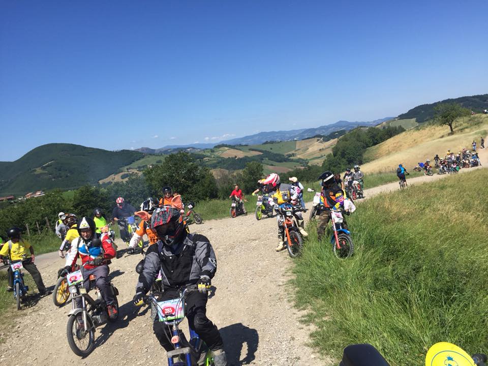 Ciclomotori da tutta Italia nelle Crete Senesi, ultimi giorni per iscriversi alla Monferraglia