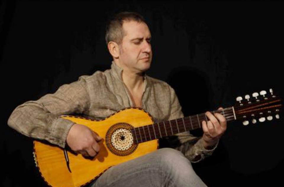 Ecanes. Musica barocca e balcanica, al “Balagan Cafè” le sonorità di Giovanni Seneca