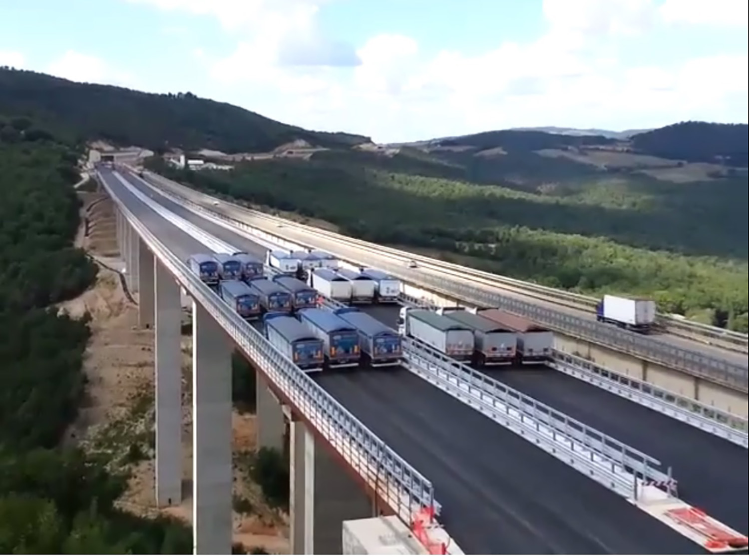 Prova ponte. Siena Grosseto, mezzi pesanti per collaudare viadotto su Siena Grosseto