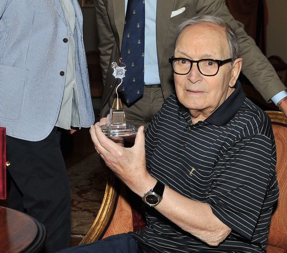 Il premio. Dal Carnevale di Viareggio il Coriandolo d’oro a Ennio Morricone, «Onorato e molto felice»