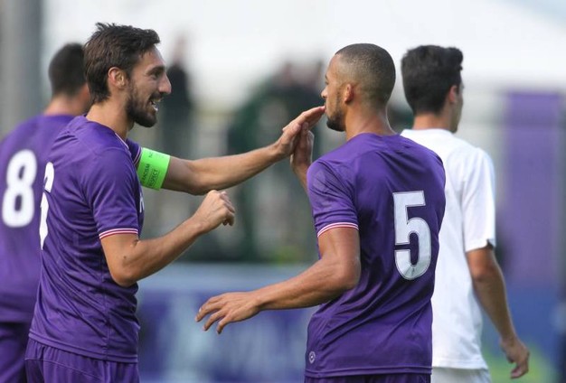Fiorentina, inizia l’era Astori. Il difensore: «Un onore indossare la fascia di capitano»