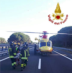 L’incidente. Travolti da furgone, un morto e un ferito grave su A12
