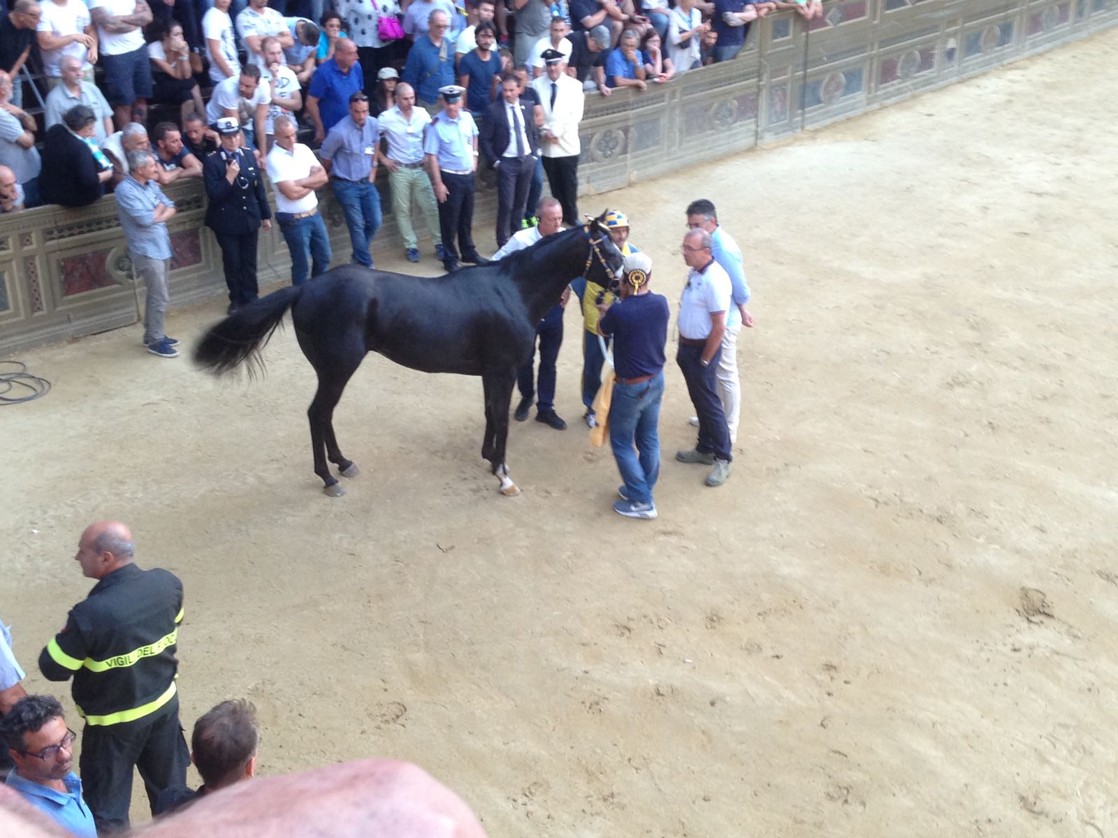 La metafora di Tornasol. Palio di Siena, Valentini: «La città corre più veloce delle sue paure»