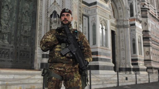 Misure antiterrorismo. Sicurezza sotto controllo a Firenze con miitari e nuove fioriere