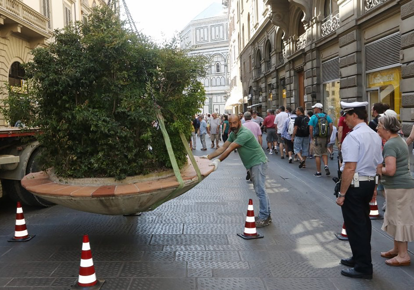Fiori antiterrorismo. Firenze installa nelle vie del centro le prime barriere