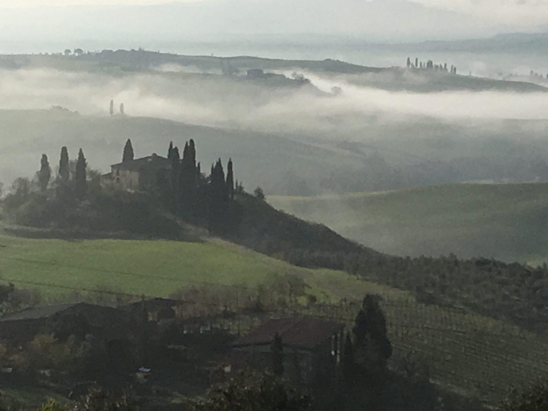 Ennesimo plagio. Il manifesto è di Certaldo ma l’immagine è di San Quirico d’Orcia