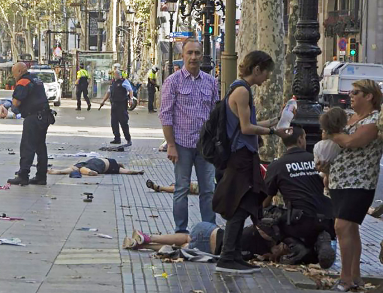 Attentato a Barcellona. «Ci siamo rifugiati in un negozio». Anche l’ex vicesindaco di Firenze sulle Ramblas