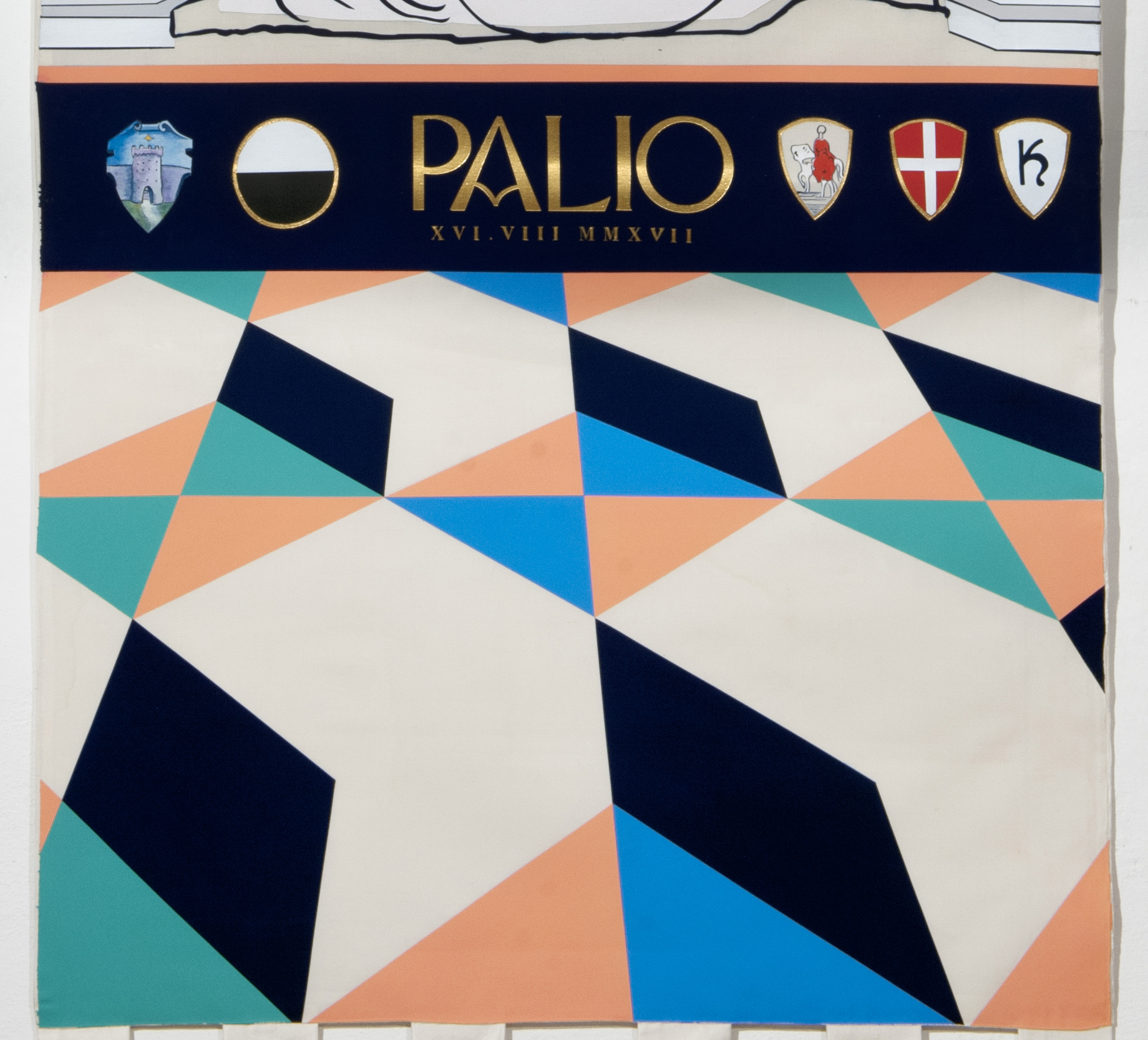 E’ Palio. Presentato il Drappellone di Sinta Tantra, timidi applausi per un Cencio che non entusiasma