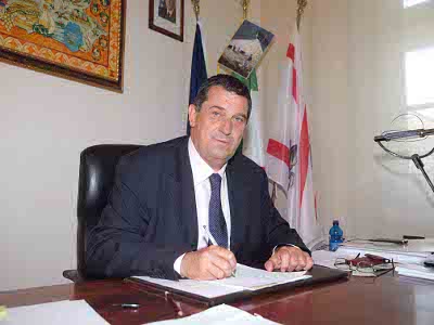 Minacce Social. «Serve risposta collettiva». Enrico Rossi in difesa del sindaco di Massarosa