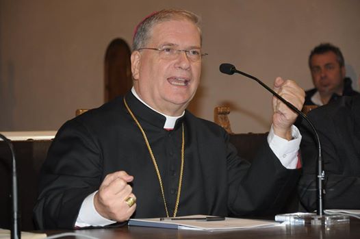 Oltre i limiti. Forza Nuova “minaccia” Don Biancalani, il Vescovo invia il vicario per la messa