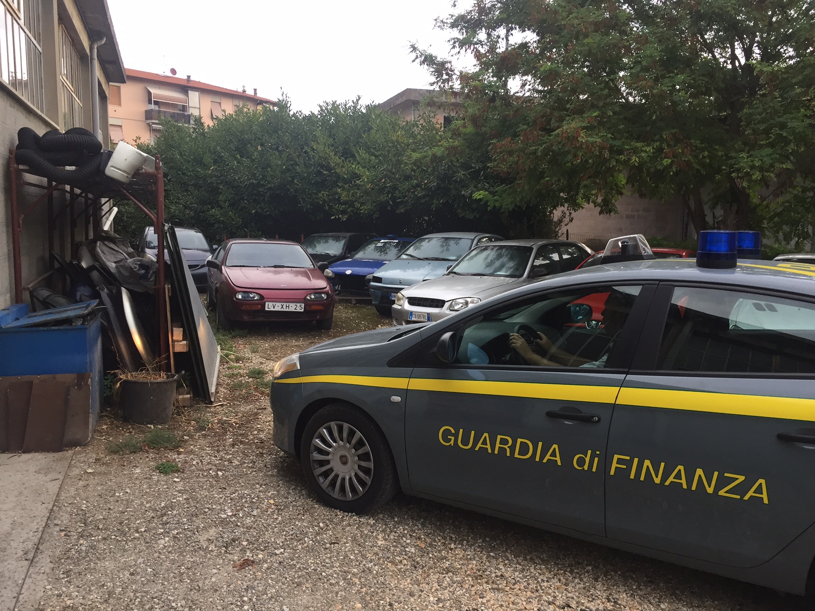 La scoperta. Discarica abusiva a Poggibonsi, 15 tonnellate di rifiuti sequestrati