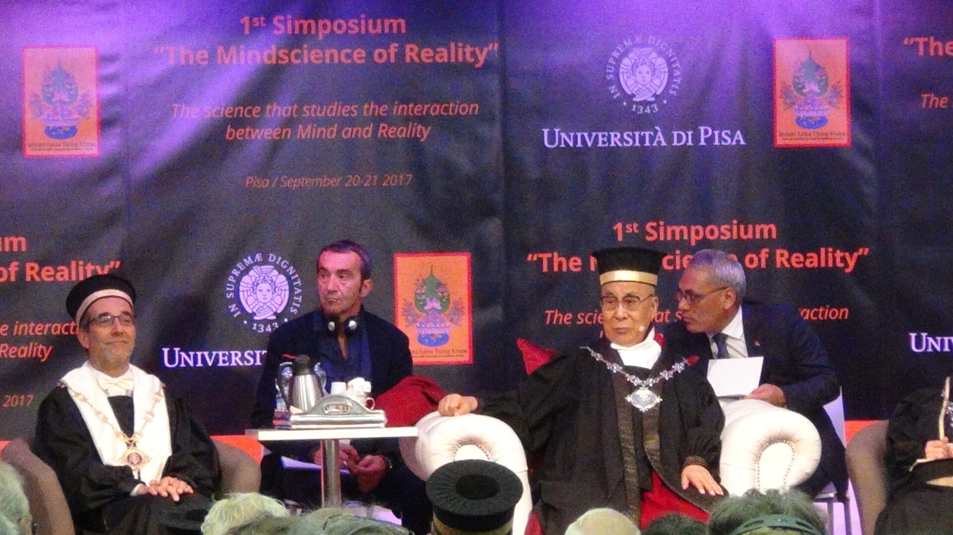 Al Dalai Lama la laurea honoris causa in psicologia clinica e della salute