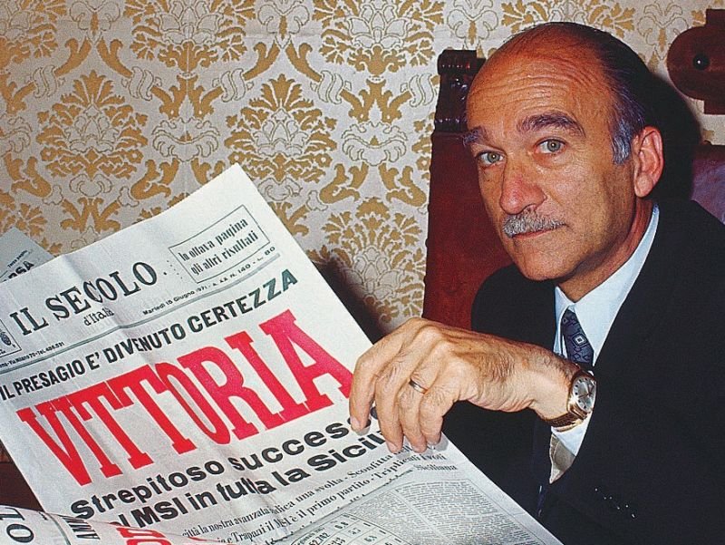 Scoppia la polemica. Via intitolata ad Almirante, Anpi: «Chiara provocazione». Il sindaco: «Intolleranti»