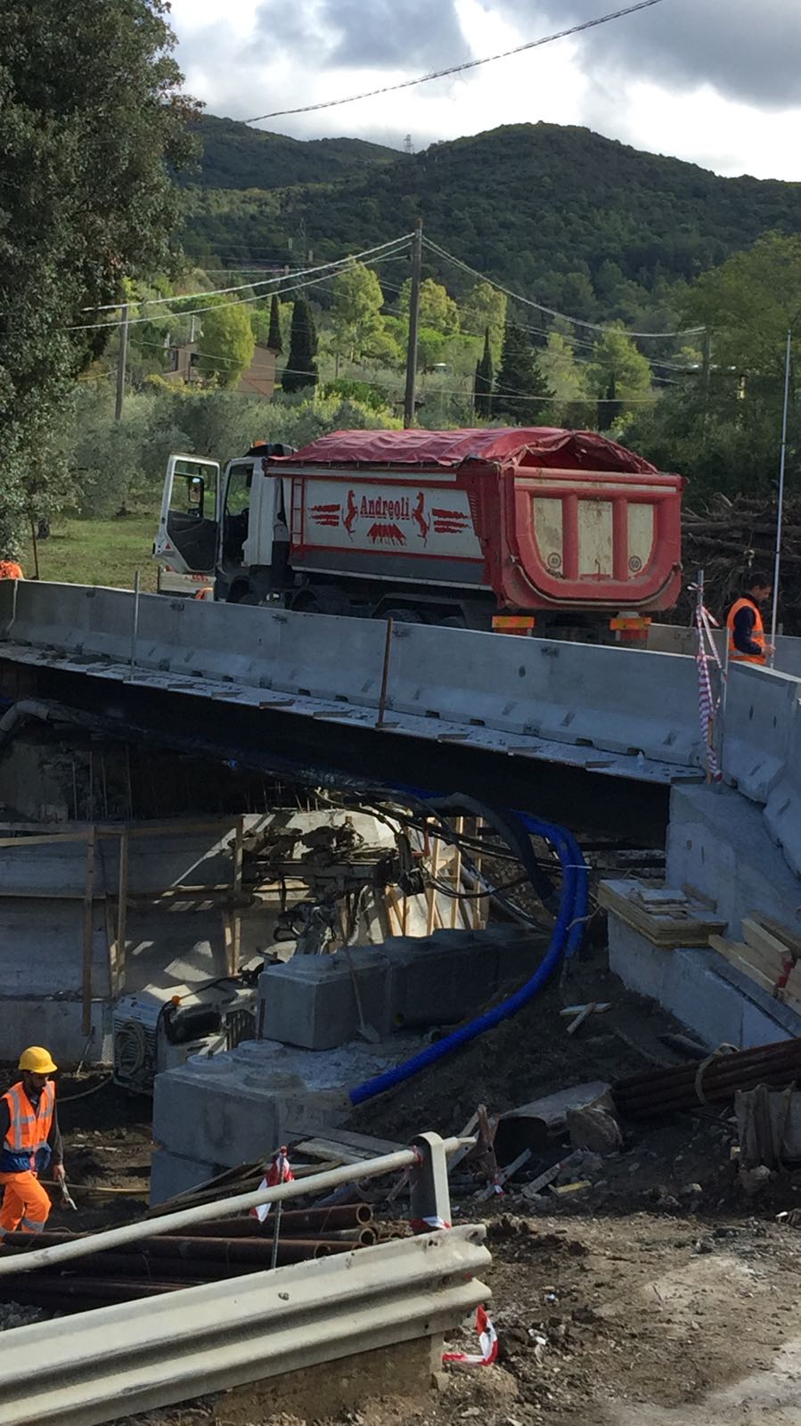 A tempo di record. Livorno, ricostruito il ponte crollato per l’alluvione. Domani l’apertura