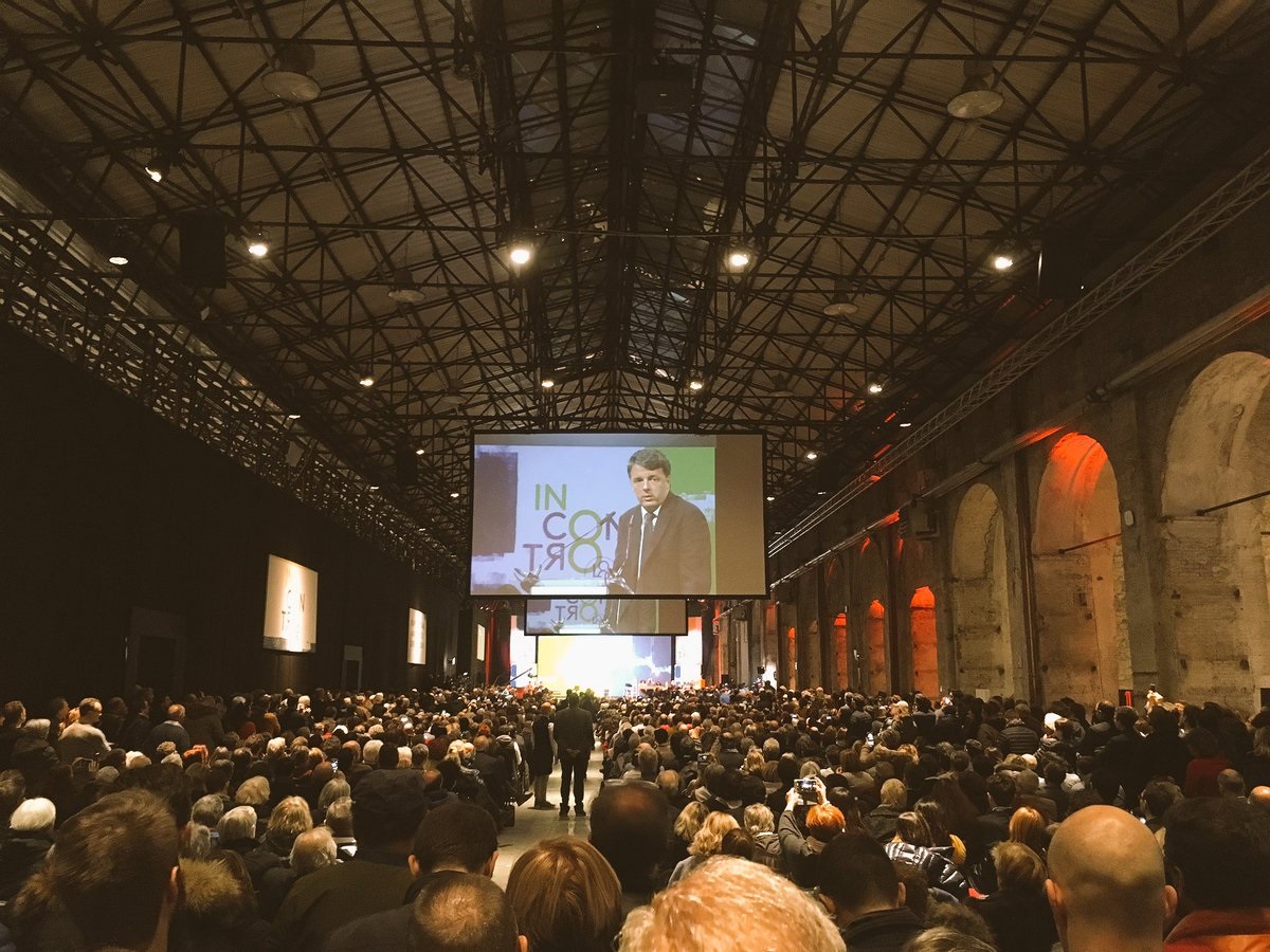 Leopolda 8. Tra fake news e lavoro. Renzi:«per i sondaggi siamo primo gruppo parlamentare»