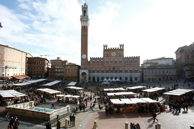 A Siena torna l’appuntamento con il Mercato nel Campo