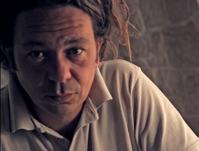 “Il Nullafacente”. Sul palco di Pontedera si riflette sull’esistenza