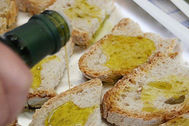 San Quirico d’Orcia celebra l’extravergine di oliva. Dal 6 all’8 dicembre è Festa dell’olio