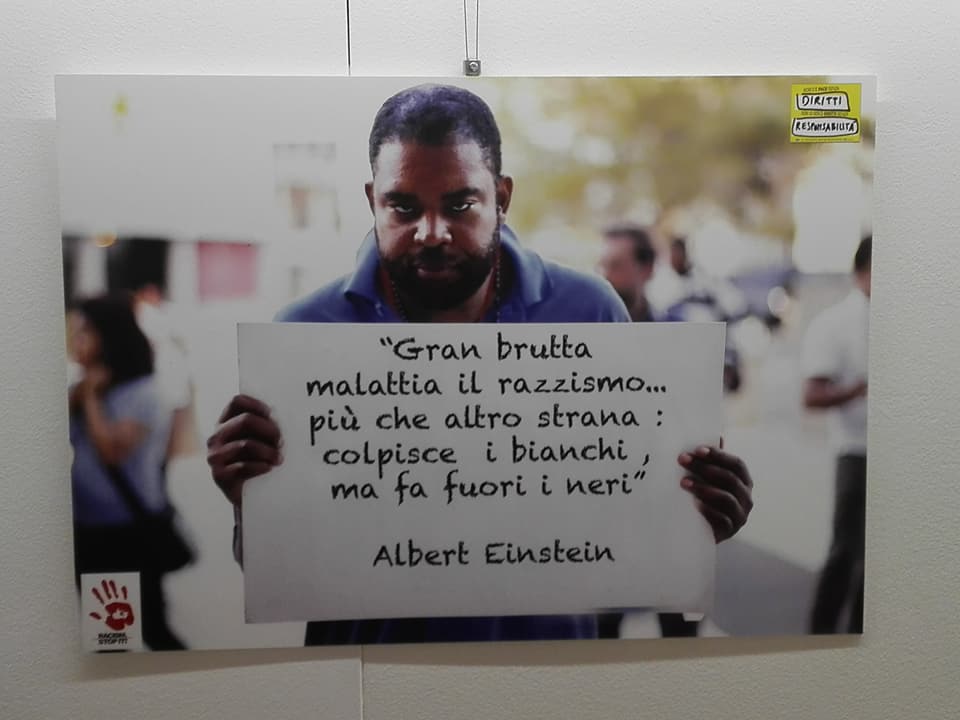 Una mostra per i diritti. Gli studenti del Bandini artisti, 50 pannelli per riflettere su razzismo e violenza