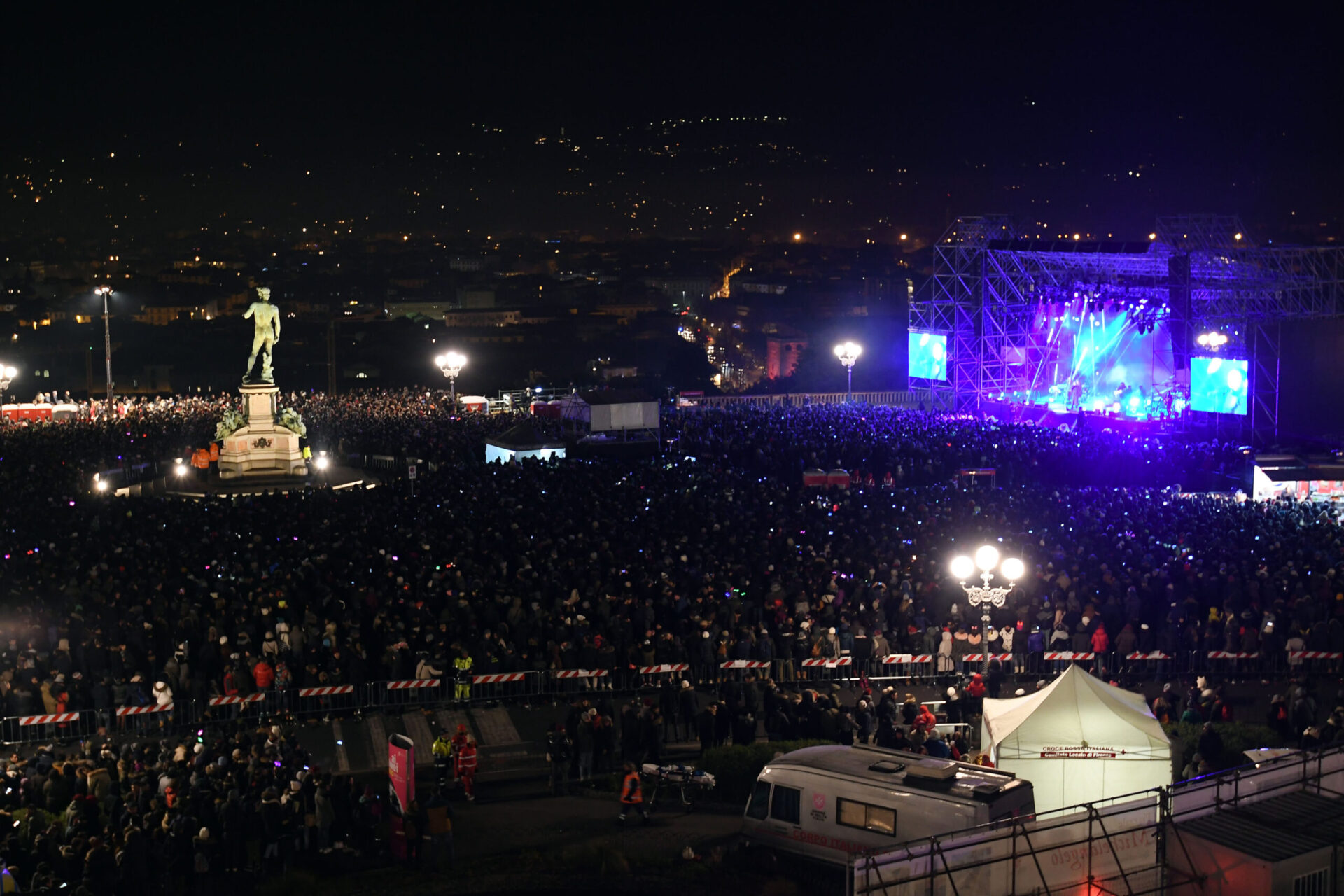 Capodanno in piazza. Ermal Meta, Morgan e Gualazzi in concerto a Firenze per accogliere il 2018