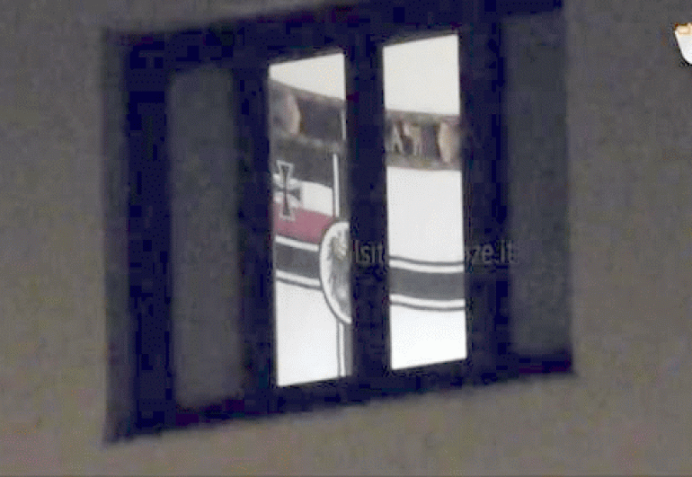 Bandiera del Reich in caserma. Il carabiniere: «Non sapevo che fosse un simbolo neonazista»